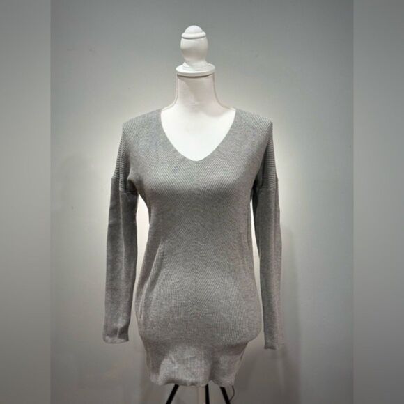 CLEARANCE! Gray WHBM Ribbed V-Neck Tunic Sweater Size XS EUC - Picture 1 of 5